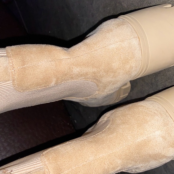 Slip on Cream color Chelsea Boot - Picture 3 of 6